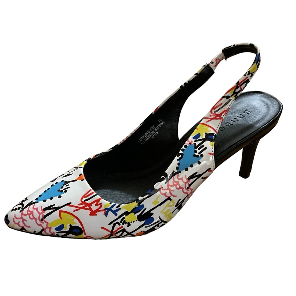 Kitten heels with abstract design